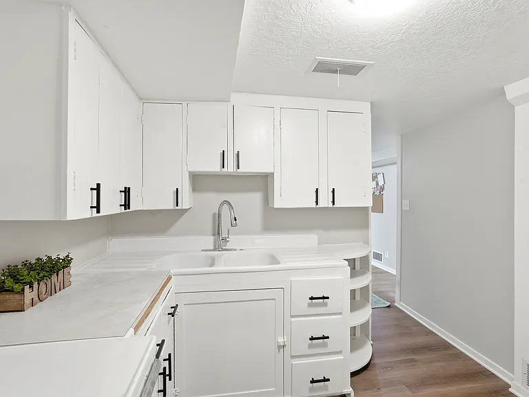 270 E 700 N — Photo 20