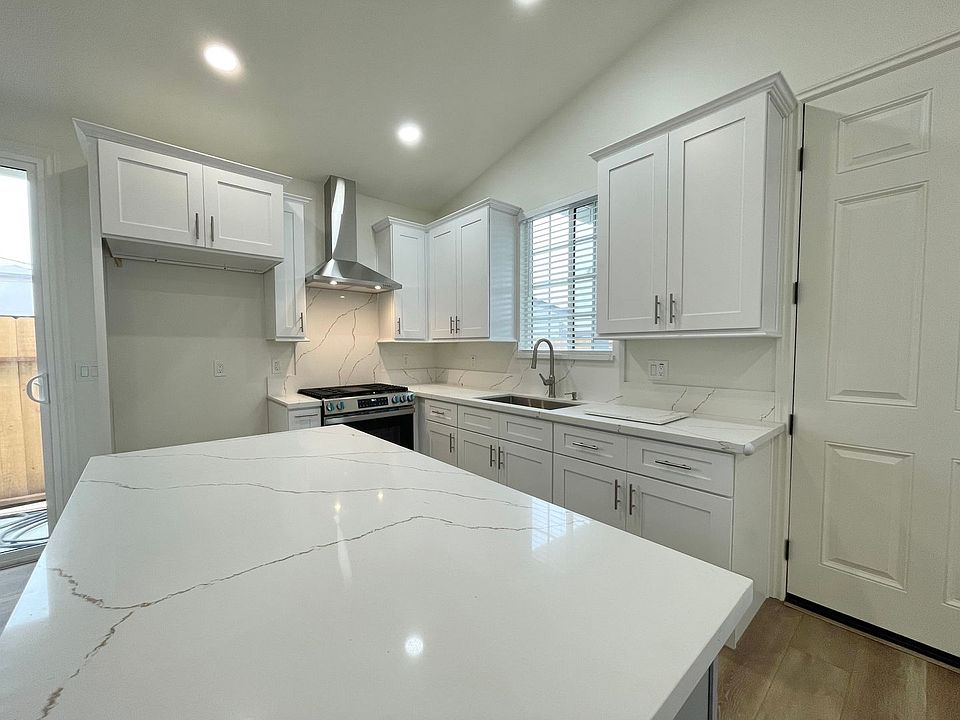 1st image of 811A Camelia Dr
