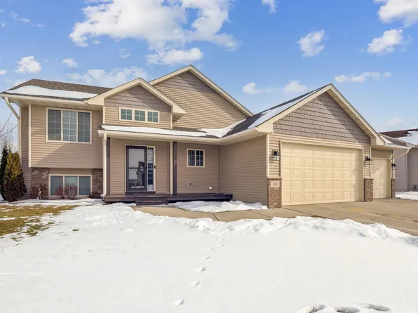 933 Farmers Ridge Trl, Belle Plaine, MN 56011