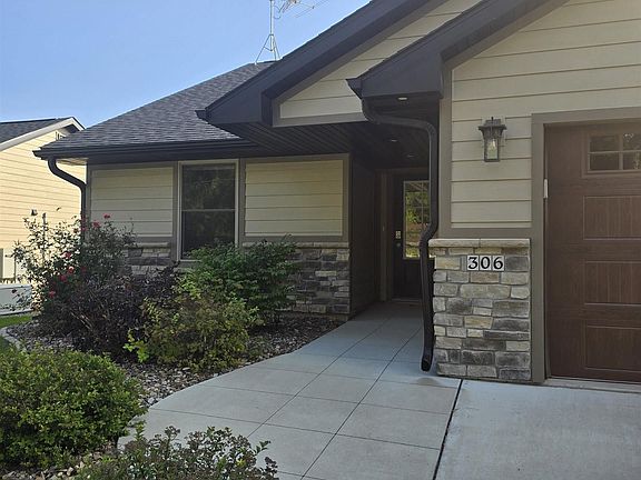 2nd image of 306 S 11th St