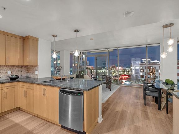 3rd image of 38 N Almaden Blvd Unit 923
