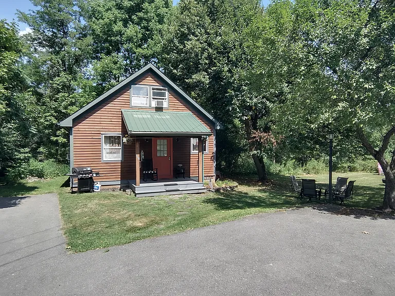 110 Woodview Ln — Photo 1
