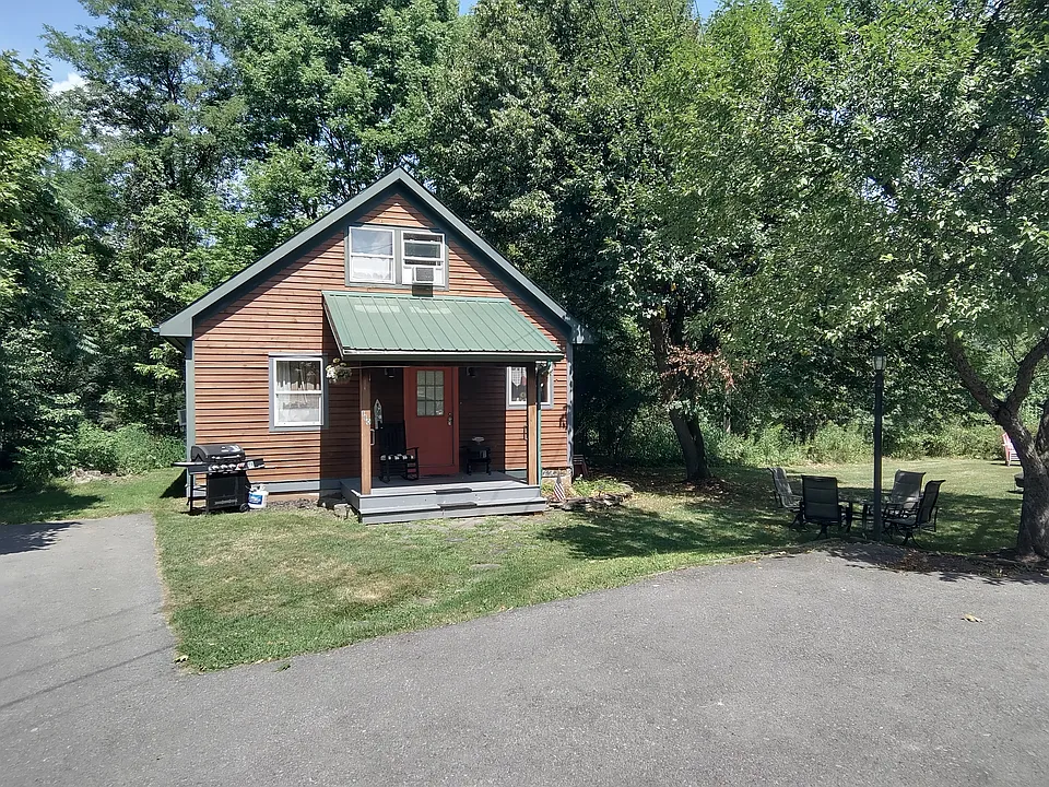 110 Woodview Ln