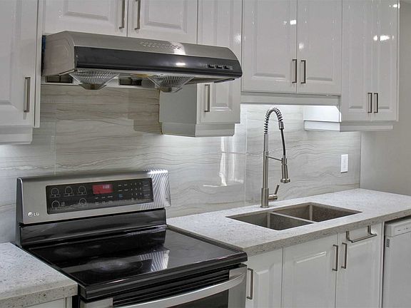5th image of 28 Baywood Ct
