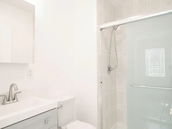 605 New York Avenue image 5 of 13