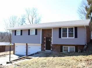 1003 Lincoln Dr, Maryville, IL