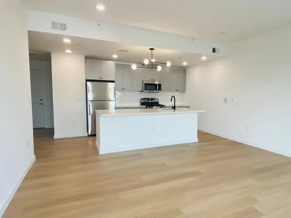 402 Jackson Street image 2 of 12