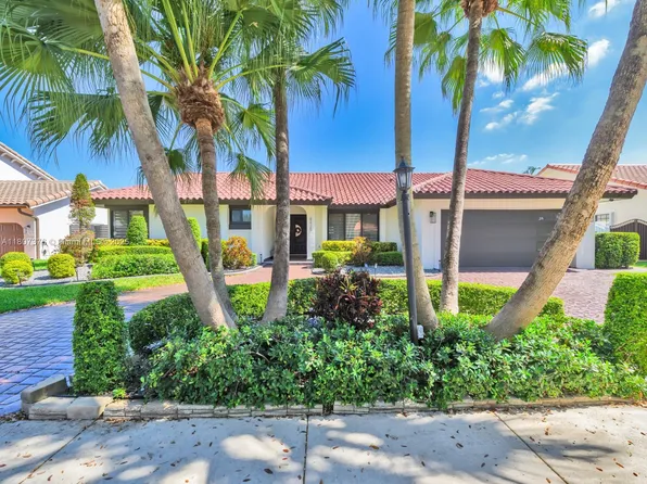 8425 NW 165th Ter, Miami Lakes, FL 33016