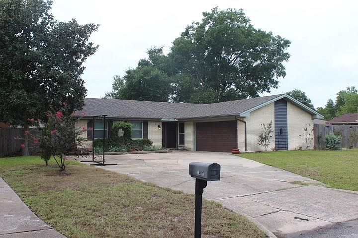 1st image of 2721 Tanglewood Dr