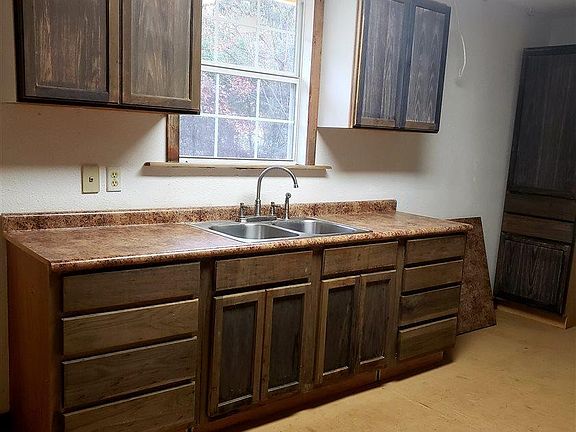 4th image of 21128 Woodland Ln