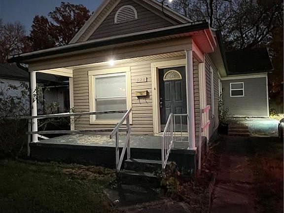 3rd image of 920 E 8th St