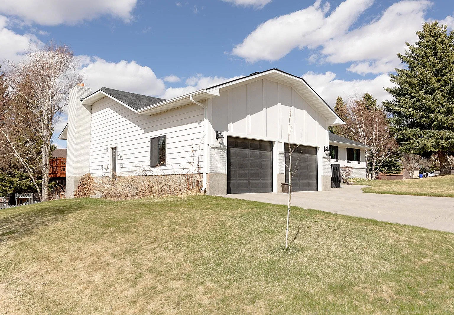 545 Commanche Dr — Photo 2