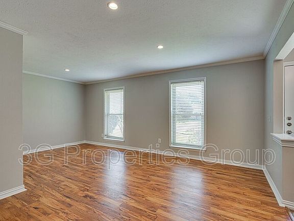 5th image of 420 Cambridge Dr