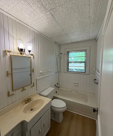 1141 Waller Ave — Photo 9