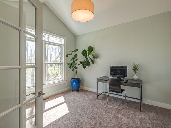 4th image of 8575 Black Oak Ct