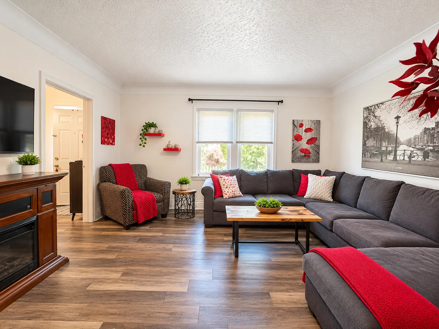 409 Concession St - Unit B — Photo 2