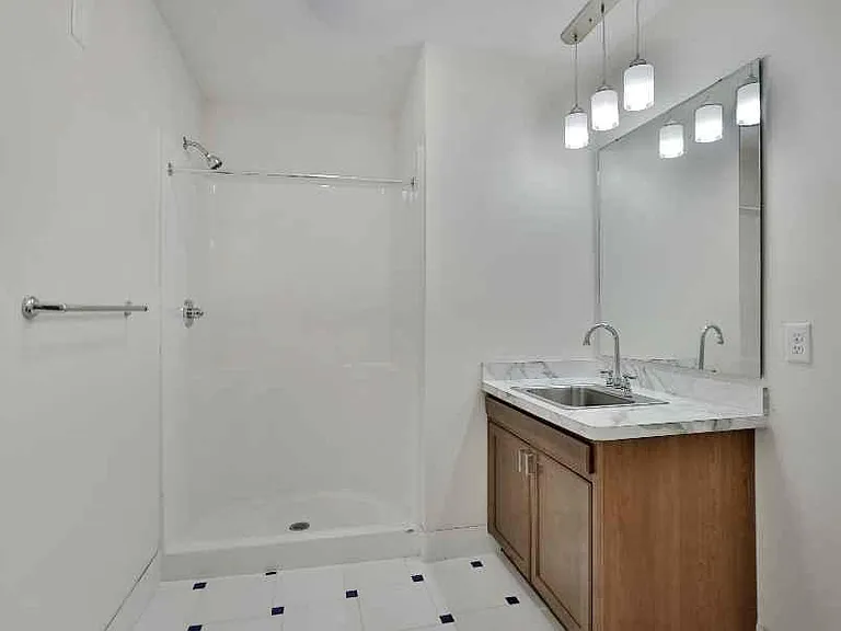 823 15th Ave SE — Photo 6
