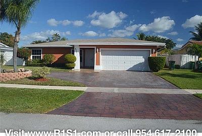 2nd image of 6841 NW 81st Pl