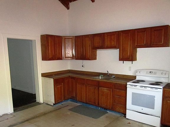 4th image of 105 Montezuma Ave