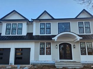 86 Azalea St, Paramus, NJ 07652