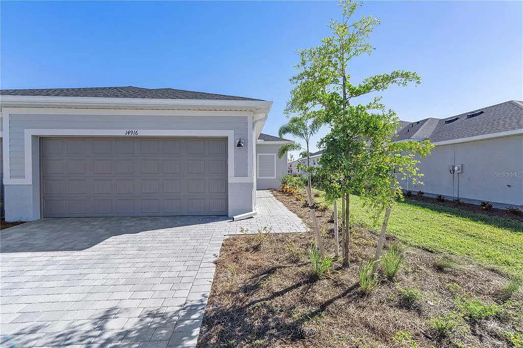 3 bed, 2.0 bath, 1392 sqft, $2,000 — Photo 1