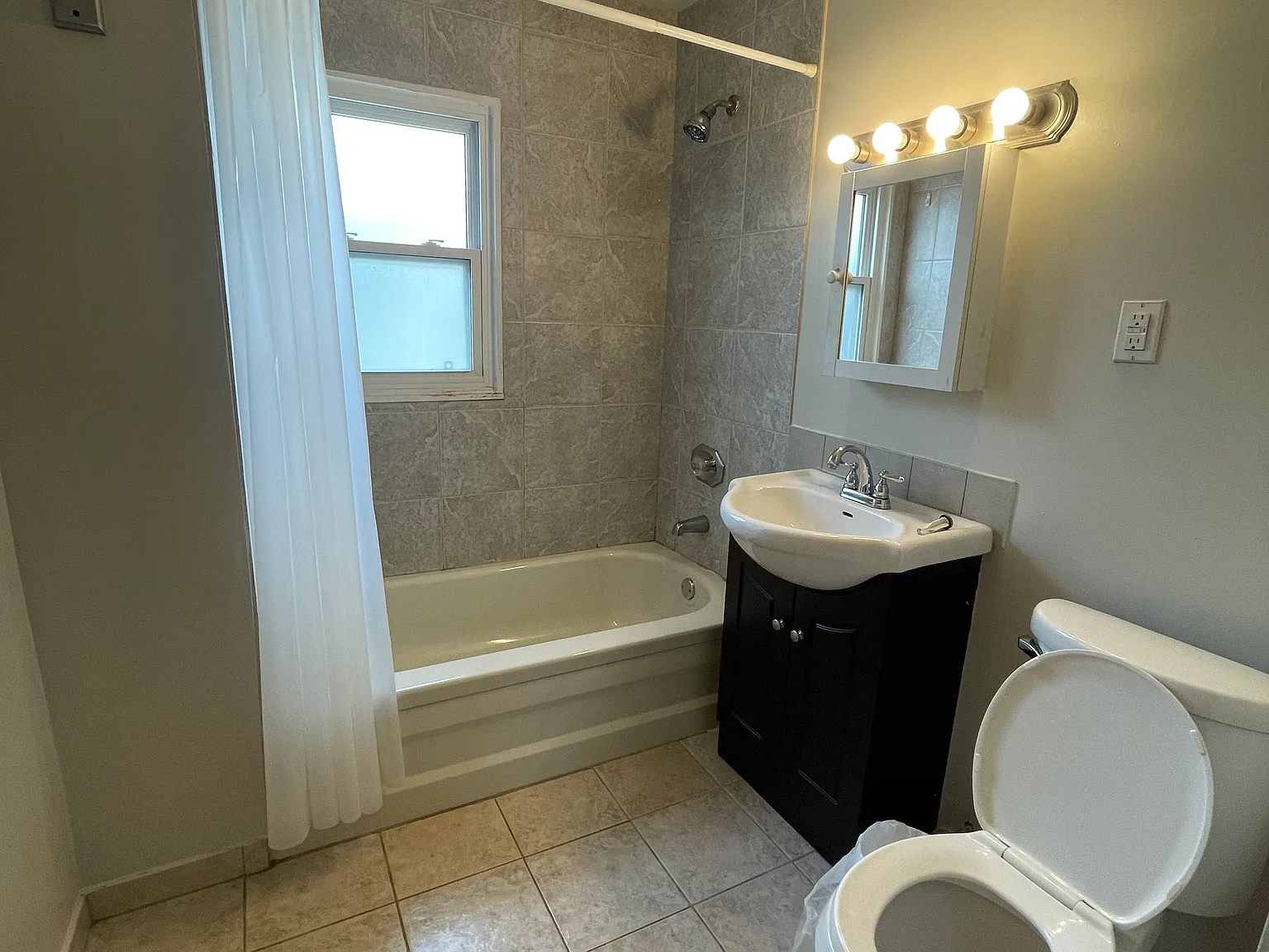 2 bed, $1,400 — Photo 3