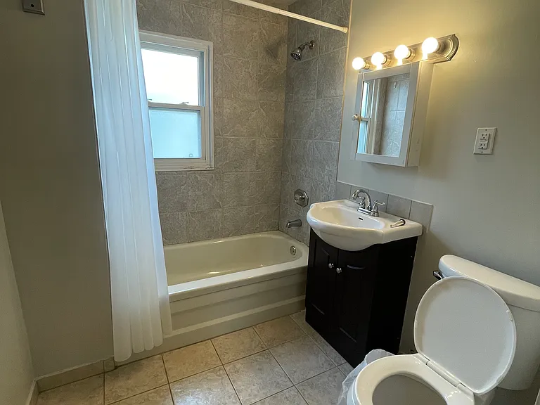 661 McKay Ave #1 — Photo 3