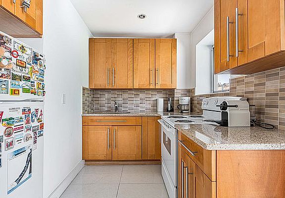 5th image of 138 W Houston St APT 6