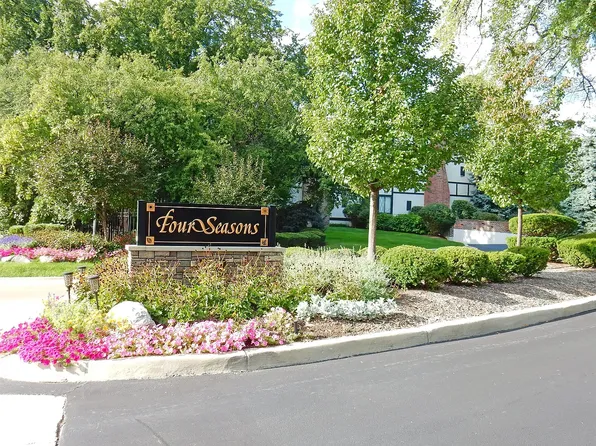 42160 Woodward Ave Unit 80, Bloomfield Hills, MI 48304