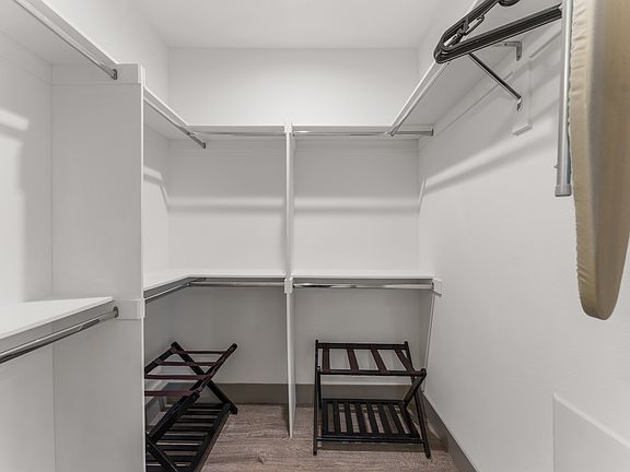 4th image of 115 S St Andrews Pl APT 3