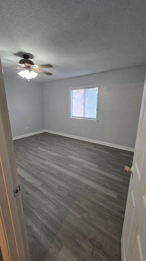 Spacious 3BR Townhome in Goldsboro — Photo 4
