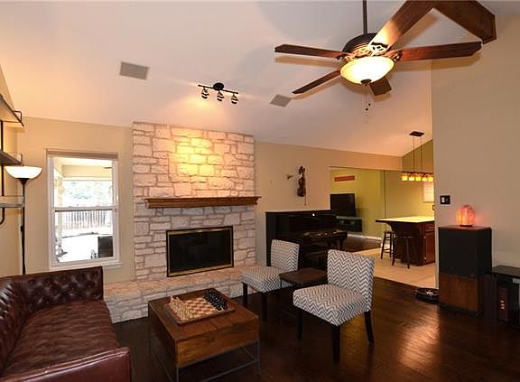 4th image of 900 Deepwood Dr