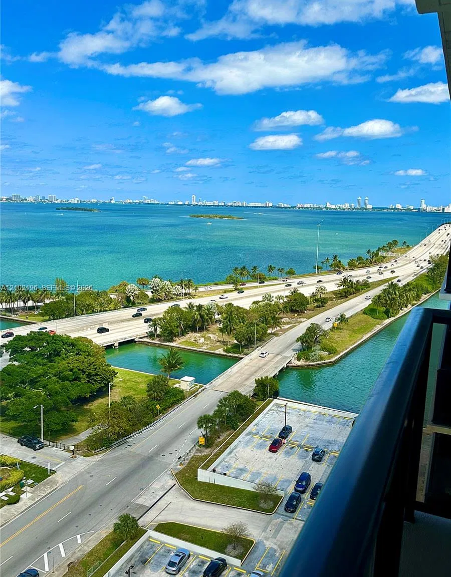Charter Club Condo — Photo 1