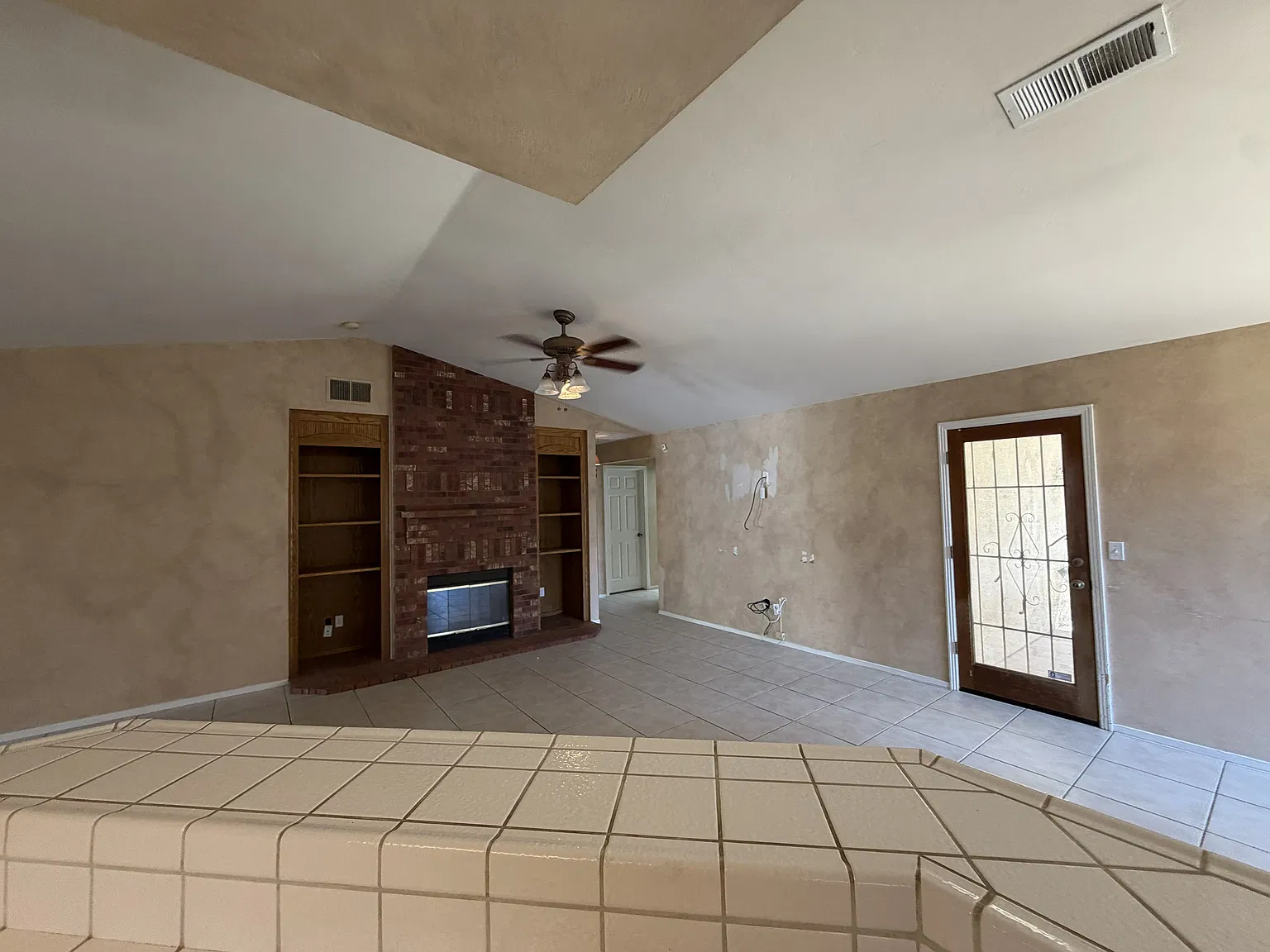 4 bed, 1703 sqft, $2,450 — Photo 3
