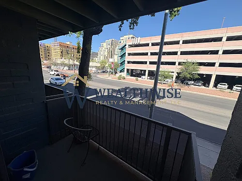 951 N Euclid Ave Photo 1