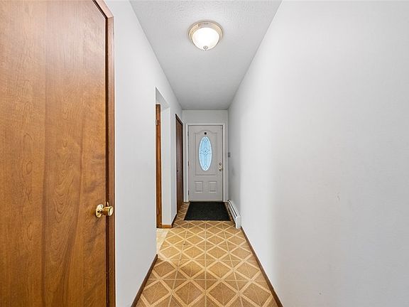 5th image of 19156 Howe Rd