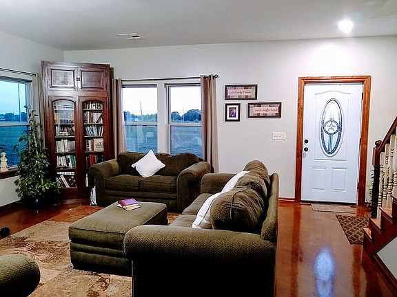 3rd image of 1111 S Logan Rd