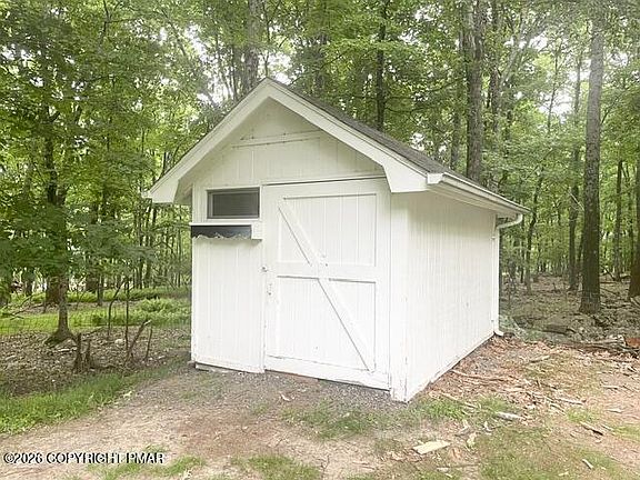 3rd image of 112 Sawkill Meadow Ln