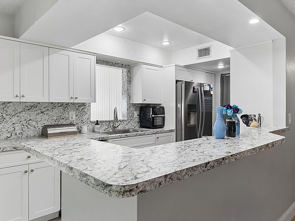 5th image of 7908 NW 73RD Terrace