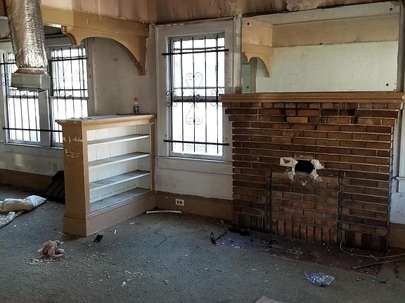 3rd image of 106 W 22nd St