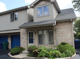 7047 W 100th St, Chicago Ridge, IL 60415