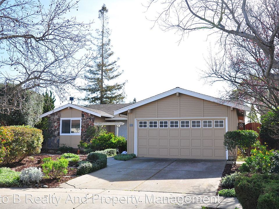 1st image of 292 Ely Ct