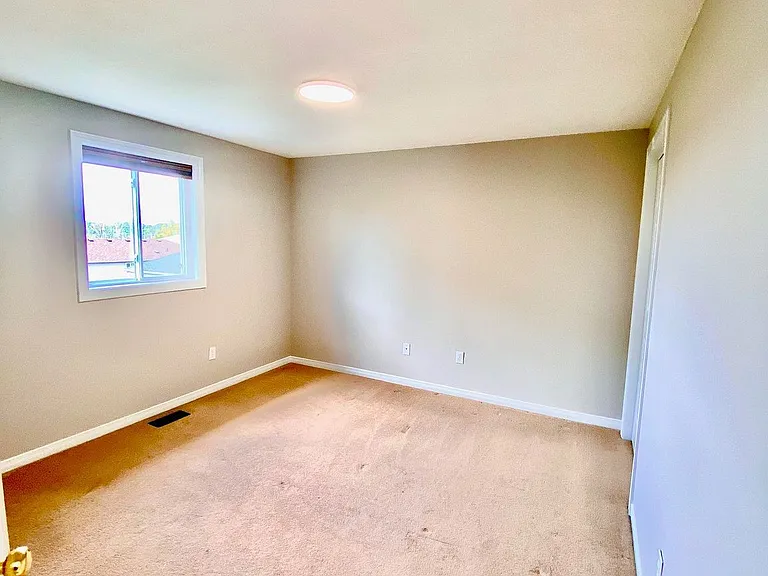 154 Severn Dr #UPPER — Photo 21