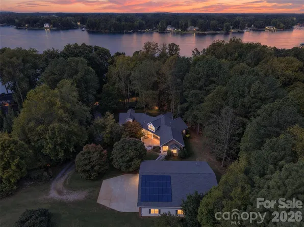 321 Normandy Rd, Mooresville, NC 28117