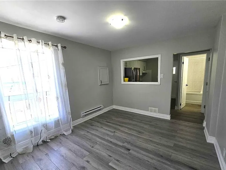 300 Balmoral Ave N #2 — Photo 4