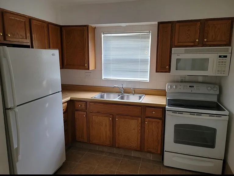 7668 Norwood St — Photo 9