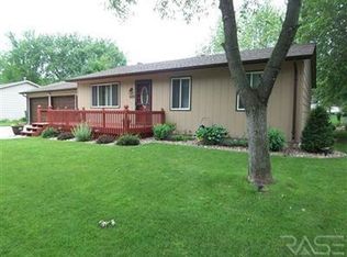 909 S Nicholas Ave, Brandon, SD 57005