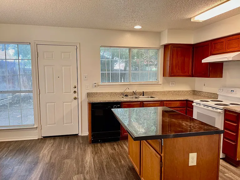 5202 Sherburne Dr — Photo 9