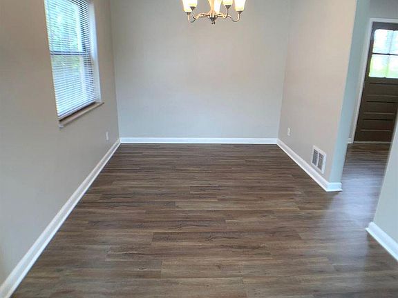4th image of 3656 Castlewood Ln