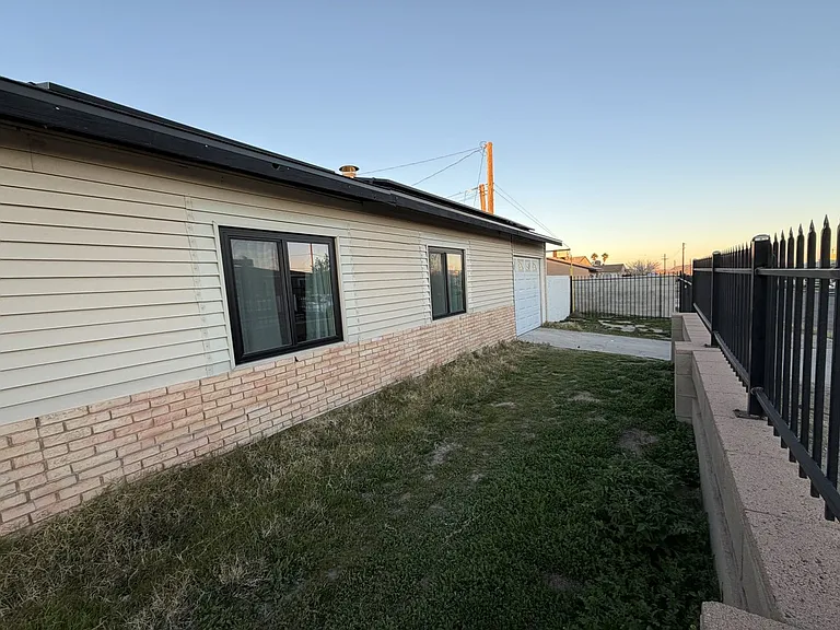 611 Lillian Dr — Photo 6